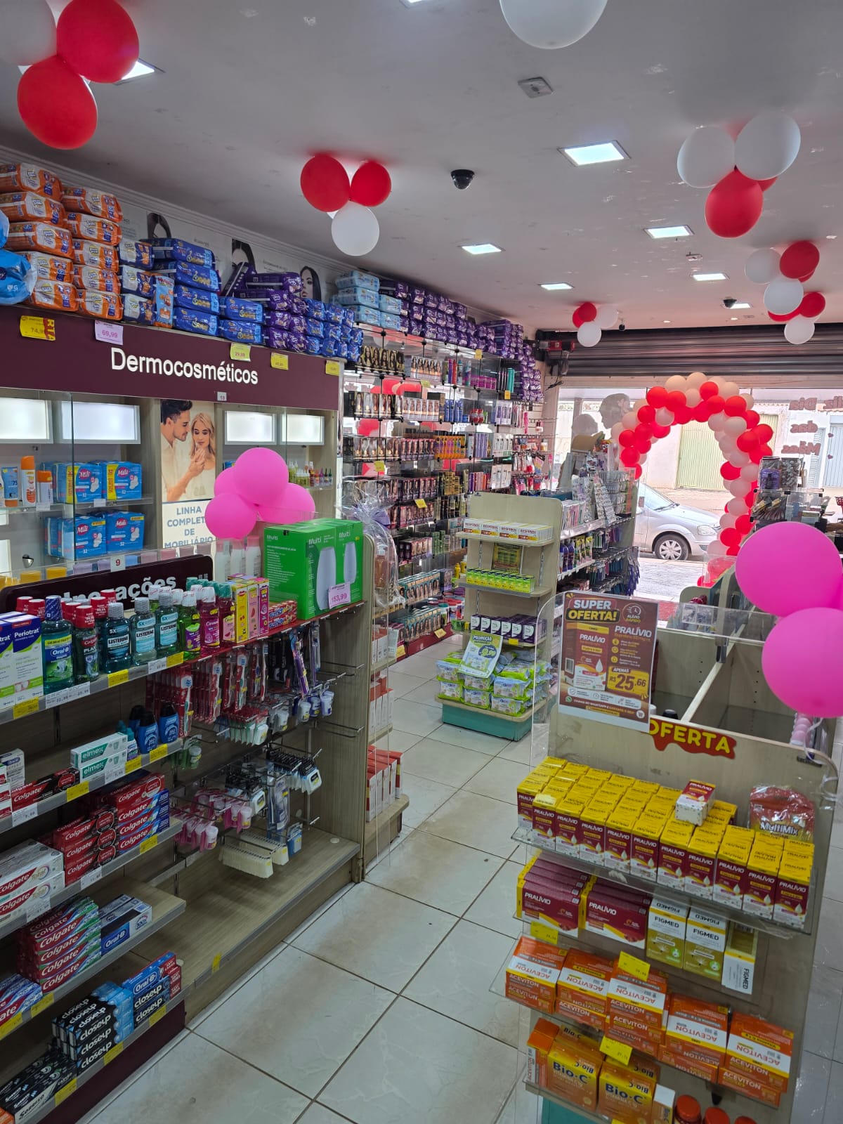 Interior da Drogaria Popular